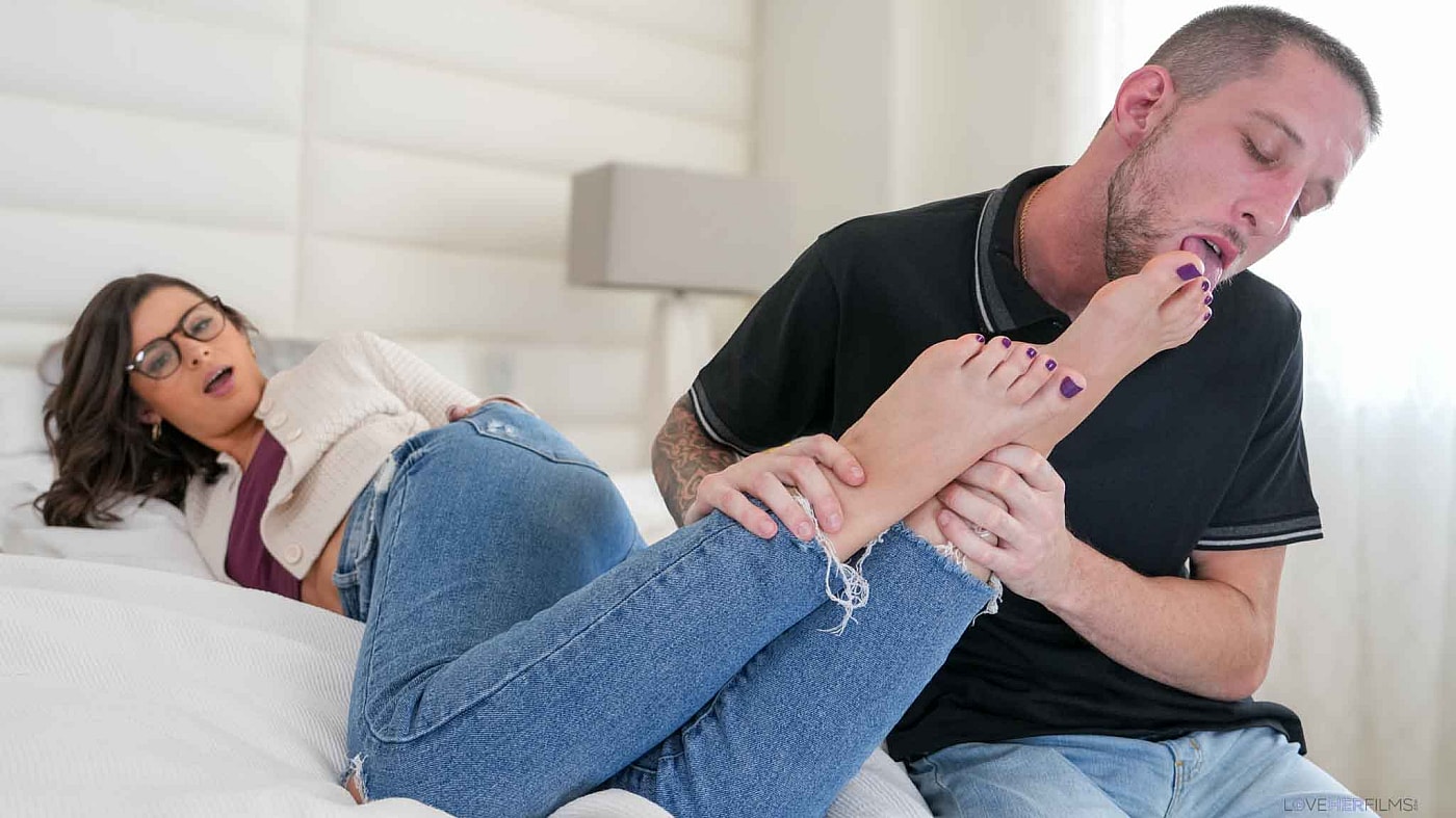 Dharma Jones, Cody Carter “Library Hookup – A Foot Fetish Story” LoveHerFeet