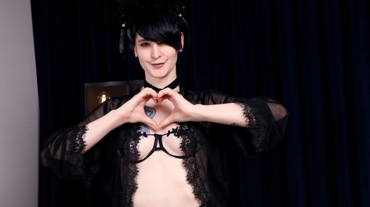 Eva Vivi “Climax With Eva” GroobyGirls