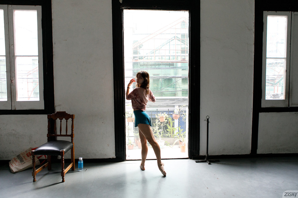 Geral Santos “Swan Life 1” Zishy